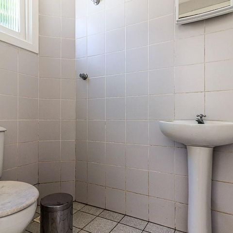 Casa de condomínio para alugar com 217m², 3 quartos e 2 vagasBanheiro
