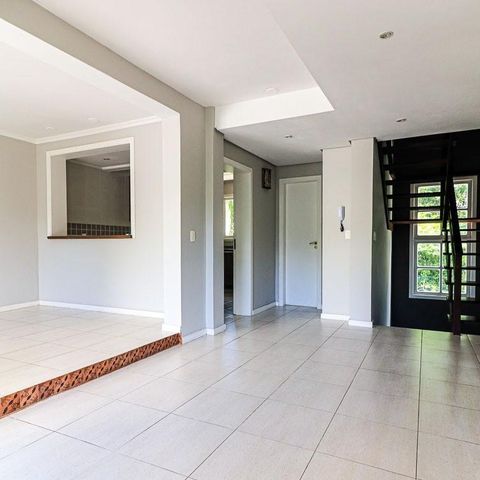Casa de condomínio para alugar com 217m², 3 quartos e 2 vagasSala