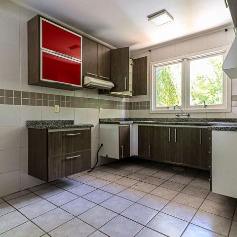 Casa de condomínio para alugar com 217m², 3 quartos e 2 vagasBanheiro