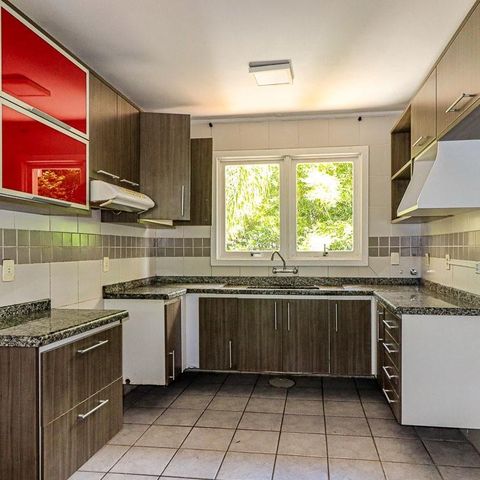 Casa de condomínio para alugar com 217m², 3 quartos e 2 vagasCozinha