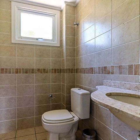 Casa de condomínio para alugar com 217m², 3 quartos e 2 vagasBanheiro