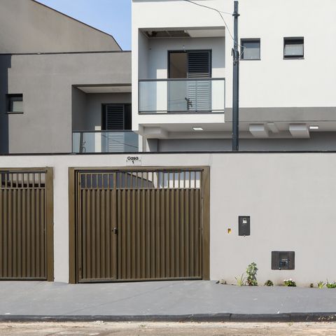 Casa à venda com 95m², 3 quartos e 2 vagasFachada