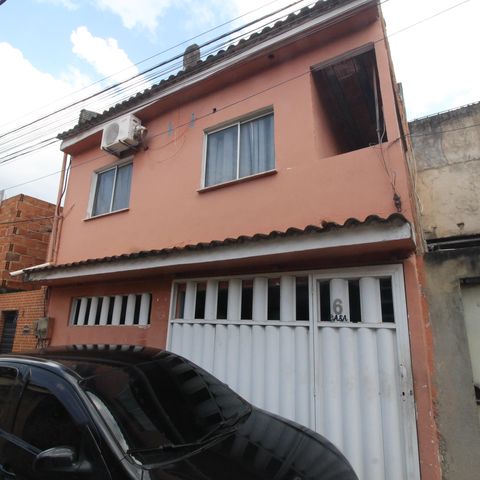 Casa para alugar com 80m², 4 quartos e 1 vagaFachada