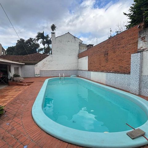 Casa à venda com 218m², 4 quartos e 3 vagas
