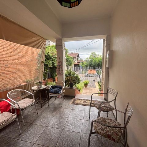 Casa à venda com 218m², 4 quartos e 3 vagas