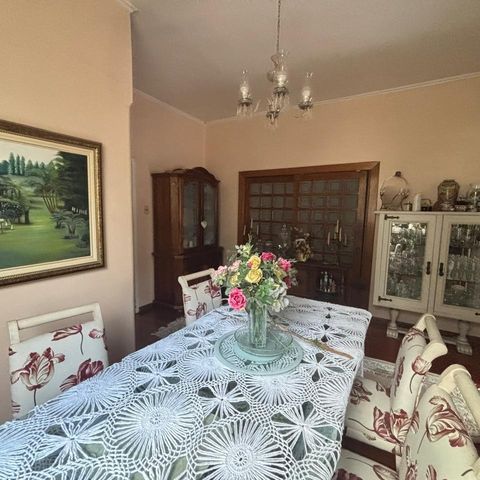 Casa à venda com 218m², 4 quartos e 3 vagas