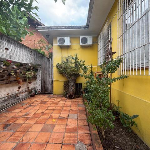 Casa à venda com 218m², 4 quartos e 3 vagas