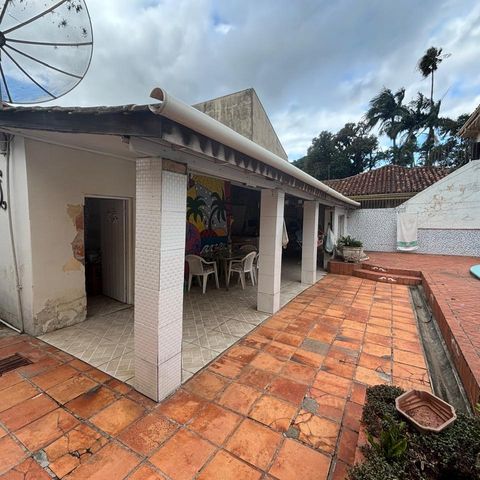 Casa à venda com 218m², 4 quartos e 3 vagas