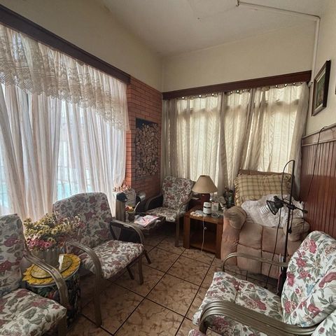 Casa à venda com 218m², 4 quartos e 3 vagas