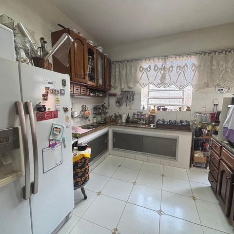 Casa à venda com 218m², 4 quartos e 3 vagas