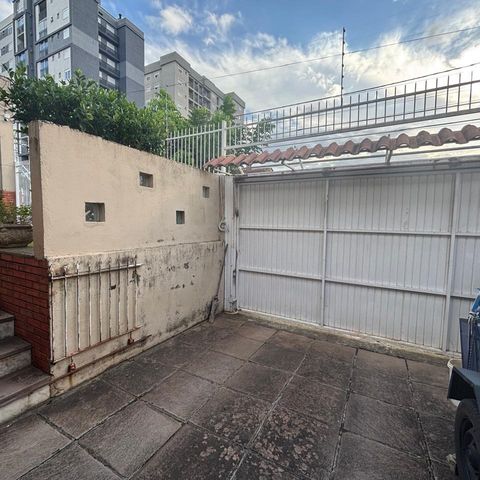 Casa à venda com 218m², 4 quartos e 3 vagas