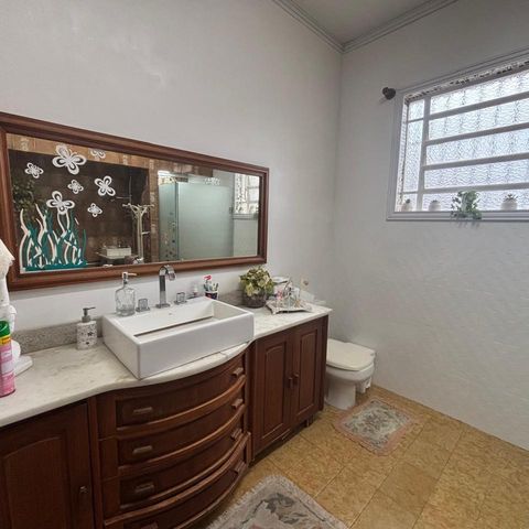 Casa à venda com 218m², 4 quartos e 3 vagas