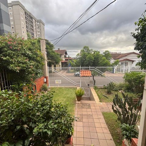 Casa à venda com 218m², 4 quartos e 3 vagas