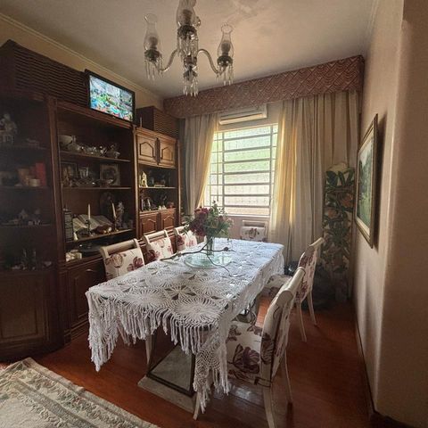 Casa à venda com 218m², 4 quartos e 3 vagas