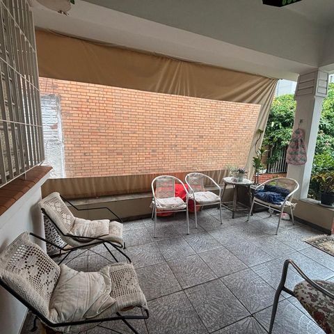 Casa à venda com 218m², 4 quartos e 3 vagas