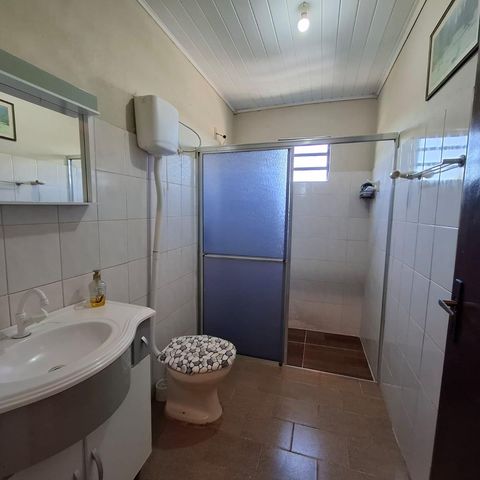 Casa à venda com 352m², 3 quartos e 4 vagas Casa à venda com 352m², 3 quartos e 4 vagasBanheiro 2