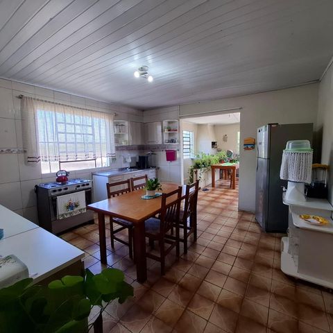 Casa à venda com 352m², 3 quartos e 4 vagas Casa à venda com 352m², 3 quartos e 4 vagasCozinha