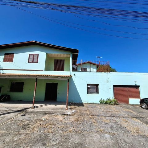 Casa à venda com 352m², 3 quartos e 4 vagas Casa à venda com 352m², 3 quartos e 4 vagasÁrea Comum