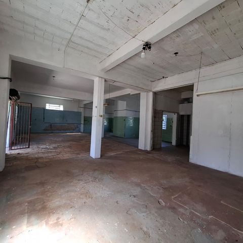 Casa à venda com 352m², 3 quartos e 4 vagas Casa à venda com 352m², 3 quartos e 4 vagasÁrea Comum