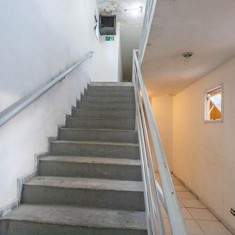 Apartamento à venda com 46m², 2 quartos e 1 vaga Apartamento à venda com 46m², 2 quartos e 1 vagaEscada do prédio