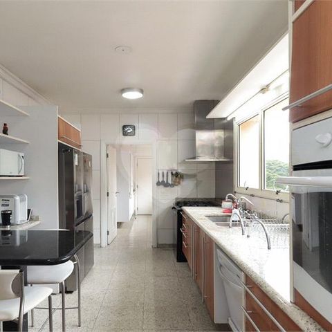Apartamento à venda com 230m², 4 quartos e 4 vagas
