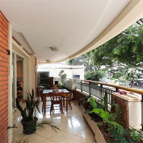 Apartamento à venda com 230m², 4 quartos e 4 vagas
