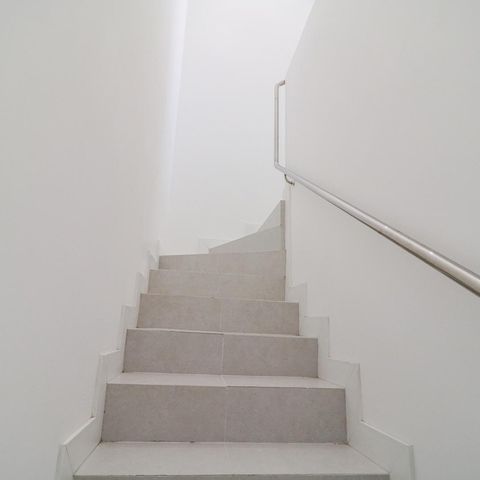 Apartamento para alugar com 74m², 2 quartos e 2 vagas Apartamento para alugar com 74m², 2 quartos e 2 vagasEscada