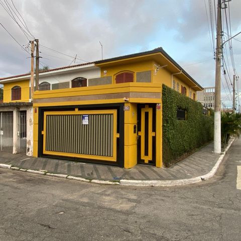 Casa para alugar com 160m², 4 quartos e 2 vagasFachada