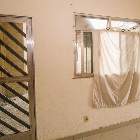 Casa à venda com 90m², 2 quartos e sem vaga Casa à venda com 90m², 2 quartos e sem vagaSala