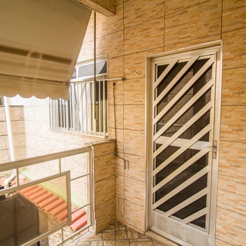 Casa à venda com 90m², 2 quartos e sem vaga Casa à venda com 90m², 2 quartos e sem vagaVaranda