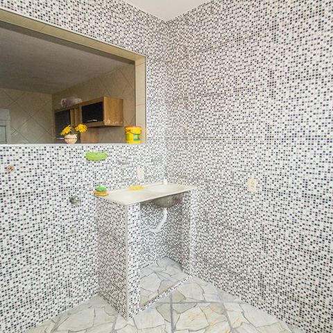 Casa à venda com 90m², 2 quartos e sem vaga Casa à venda com 90m², 2 quartos e sem vagaCozinha e Área de Serviço