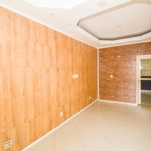 Casa à venda com 90m², 2 quartos e sem vaga Casa à venda com 90m², 2 quartos e sem vagaSala