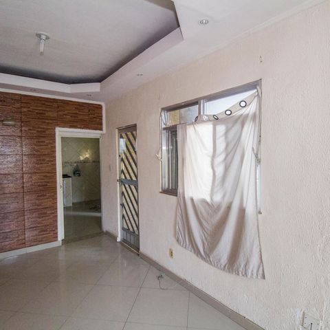 Casa à venda com 90m², 2 quartos e sem vaga Casa à venda com 90m², 2 quartos e sem vagaSala