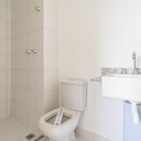 Apartamento à venda com 69m², 2 quartos e 2 vagas Apartamento à venda com 69m², 2 quartos e 2 vagasBanheiro da Suíte