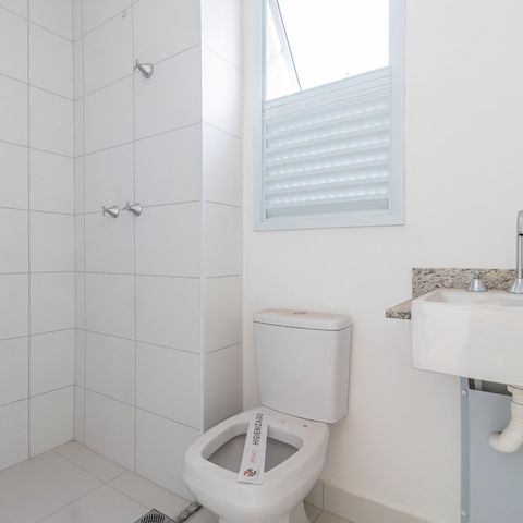 Apartamento à venda com 69m², 2 quartos e 2 vagas Apartamento à venda com 69m², 2 quartos e 2 vagasBanheiro social
