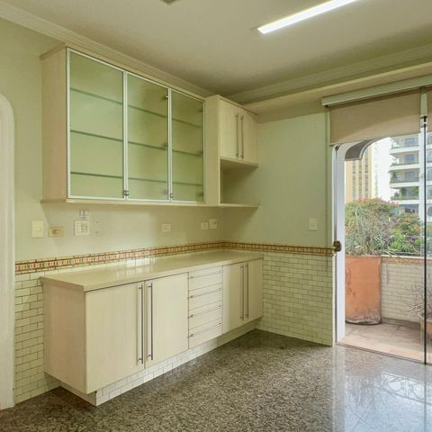 Apartamento à venda com 297m², 3 quartos e 4 vagasCopa