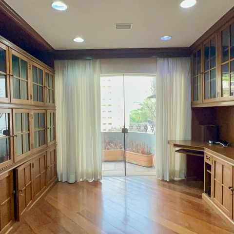 Apartamento à venda com 297m², 3 quartos e 4 vagasEscritório