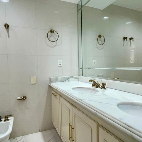 Apartamento à venda com 297m², 3 quartos e 4 vagasBanheiro da Suíte 1