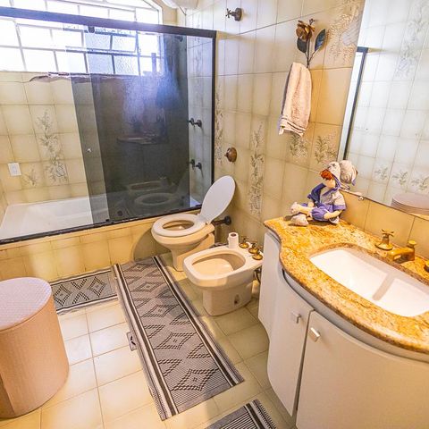 Casa para alugar com 450m², 5 quartos e 4 vagas Casa para alugar com 450m², 5 quartos e 4 vagasbanheiro