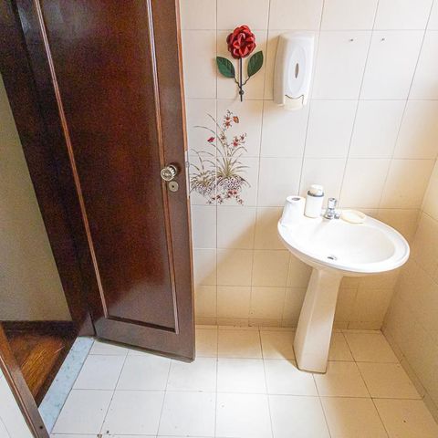 Casa para alugar com 450m², 5 quartos e 4 vagas Casa para alugar com 450m², 5 quartos e 4 vagasbanheiro
