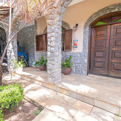 Casa para alugar com 450m², 5 quartos e 4 vagas Casa para alugar com 450m², 5 quartos e 4 vagasquintal
