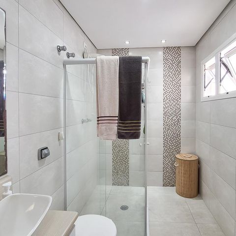 Casa à venda com 232m², 3 quartos e 3 vagas Casa à venda com 232m², 3 quartos e 3 vagasBanheiro da Suíte