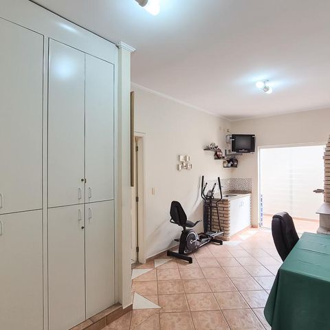 Casa à venda com 232m², 3 quartos e 3 vagas Casa à venda com 232m², 3 quartos e 3 vagasÁrea gourmet