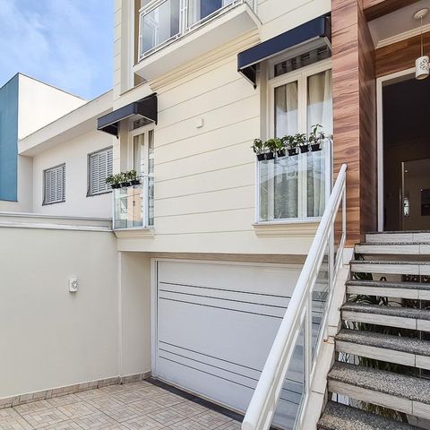 Casa à venda com 232m², 3 quartos e 3 vagas Casa à venda com 232m², 3 quartos e 3 vagasGaragem