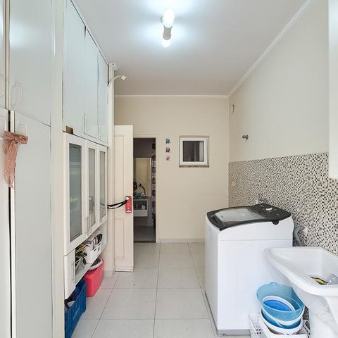 Casa à venda com 232m², 3 quartos e 3 vagas Casa à venda com 232m², 3 quartos e 3 vagasÁrea de Serviço