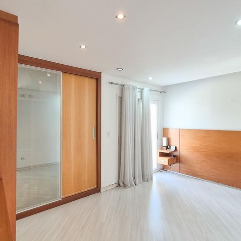 Casa à venda com 232m², 3 quartos e 3 vagas Casa à venda com 232m², 3 quartos e 3 vagasSuíte