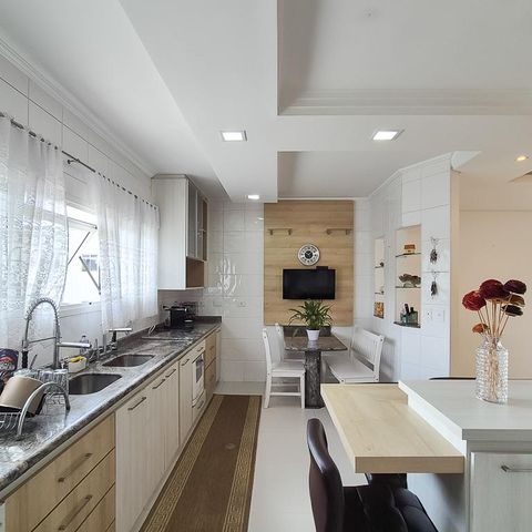 Casa à venda com 232m², 3 quartos e 3 vagas Casa à venda com 232m², 3 quartos e 3 vagasCozinha