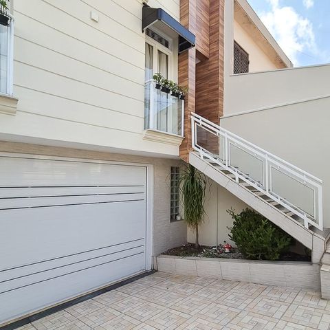 Casa à venda com 232m², 3 quartos e 3 vagas Casa à venda com 232m², 3 quartos e 3 vagasGaragem