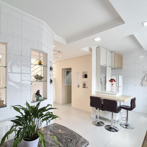 Casa à venda com 232m², 3 quartos e 3 vagas Casa à venda com 232m², 3 quartos e 3 vagasCozinha
