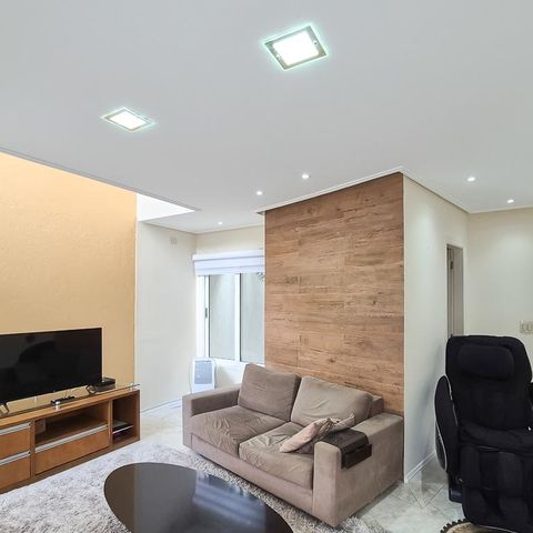 Casa à venda com 232m², 3 quartos e 3 vagas Casa à venda com 232m², 3 quartos e 3 vagasSala